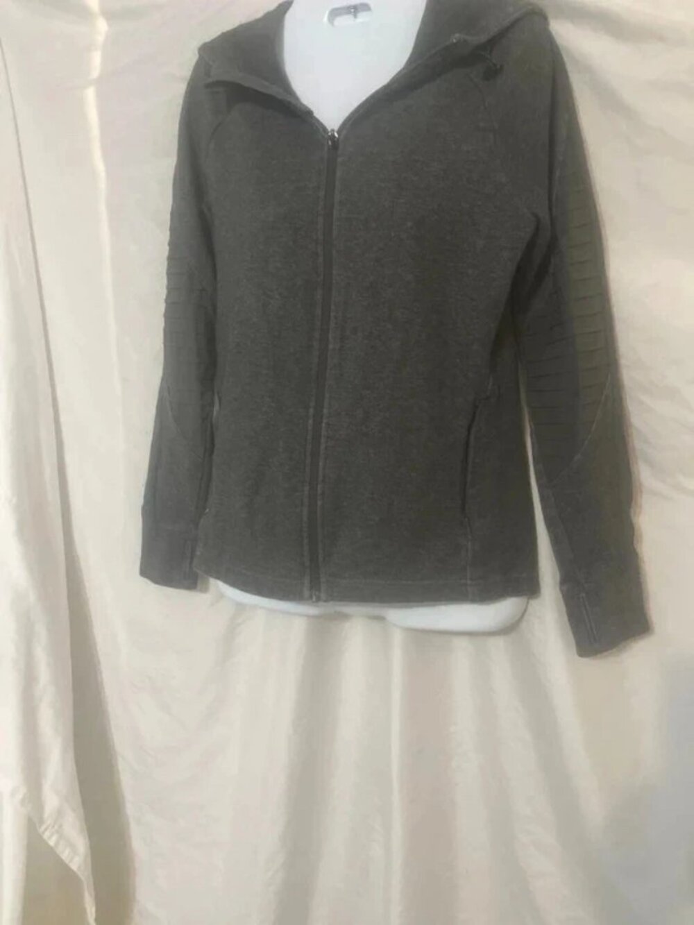 Avia Women’s Gray Zip Front Hoodie size S 4-6